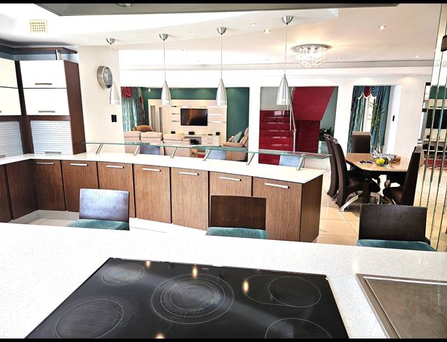 4 BEDROOM HOUSE FOR SALE IN UMHLANGA RIDGE